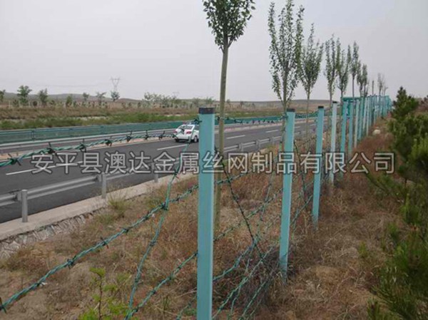 刺铁丝隔离栅 (6)