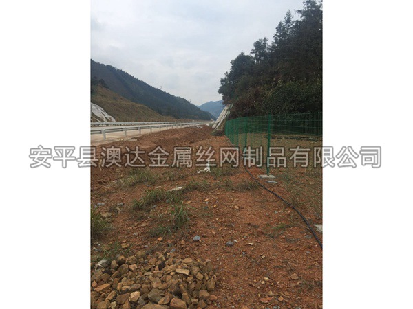 电焊网隔离栅 (8)